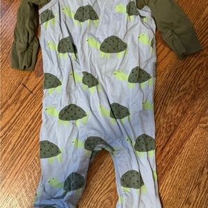 Hanna Andersson Olive Turtle Romper set sz 12-18m